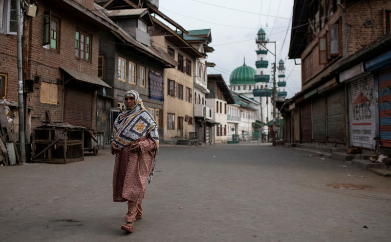 India set to partially restore mobile phone lines in Kashmir
