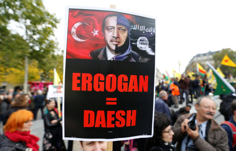 أكراد ينظمون مسيرات في باريس وأثينا احتجاجا على التوغل التركي في سوريا