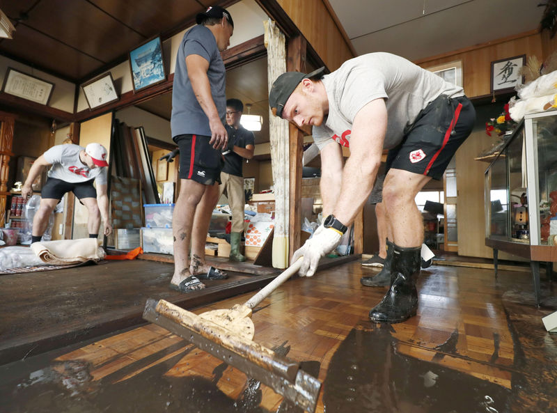 Canadian rugby players help typhoon recovery efforts in Japan