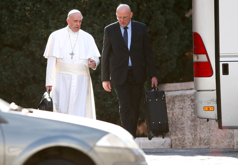 Chefe de segurança do Vaticano renuncia após polêmica sobre documentos vazados