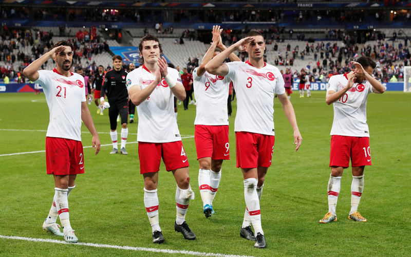 © Reuters. فرنسا تهدر فرصة للتأهل مبكرا لبطولة أوروبا بعد تعادل مع تركيا