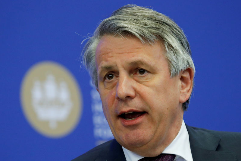 © Reuters. FILE PHOTO: Royal Dutch Shell CEO van Beurden attends a session of the St. Petersburg International Economic Forum