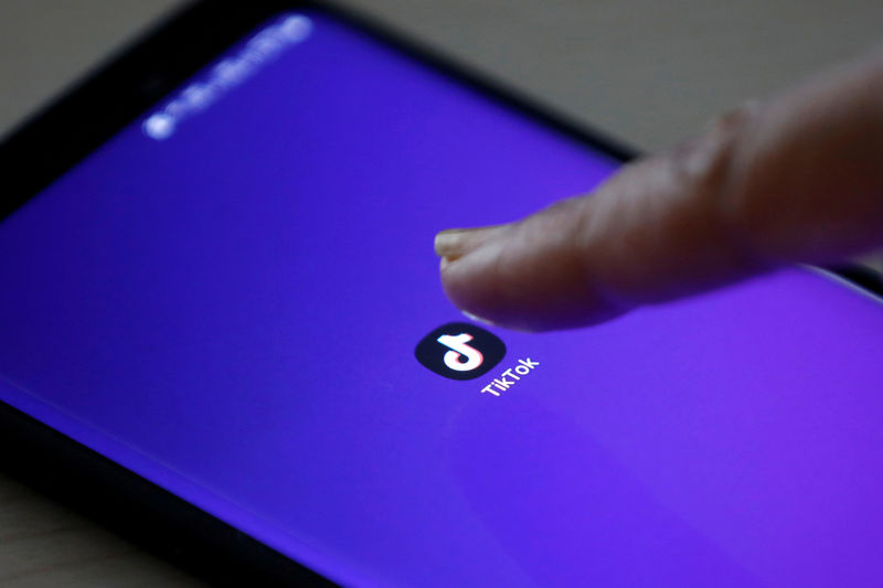 © Reuters. FILE PHOTO: The logo of TikTok application is seen on a mobile phone screen in this picture illustration taken