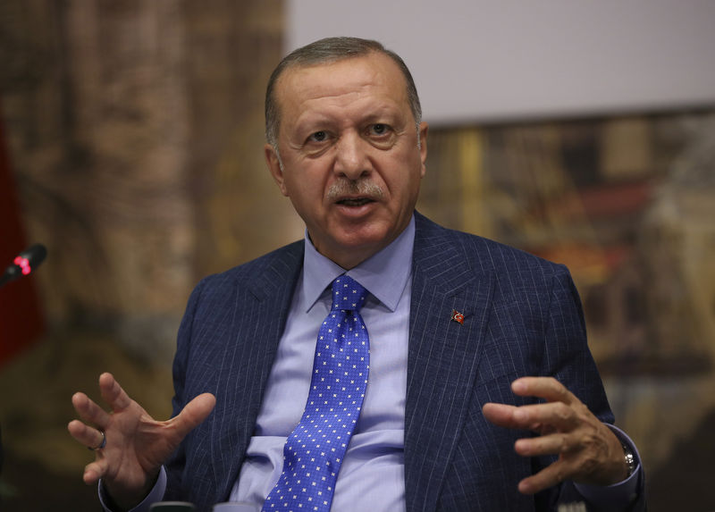 تلفزيون: أردوغان يقول تركيا لن تعلن مطلقا وقف إطلاق النار في شمال سوريا