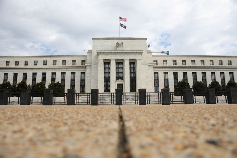 © Reuters. FILE PHOTO: The Federal Reserve building is pictured in Washington, DC