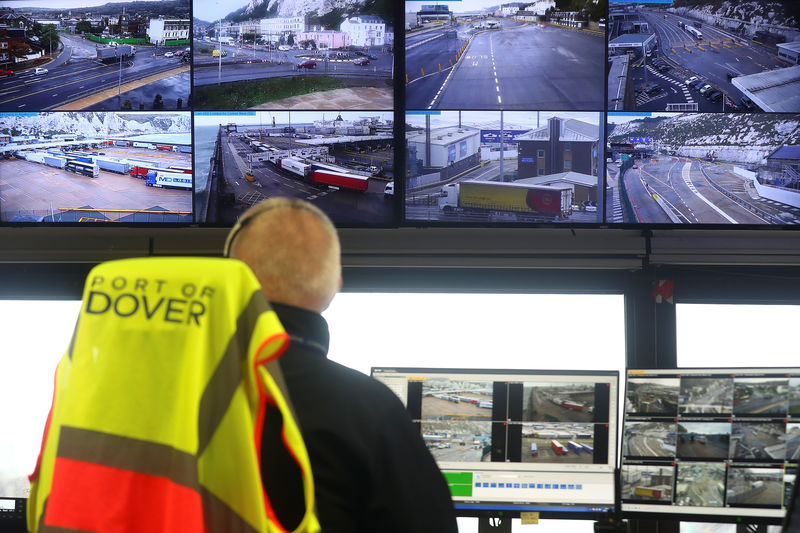 © Reuters. An employee monitors screens inside the control tower at the Port of Dover