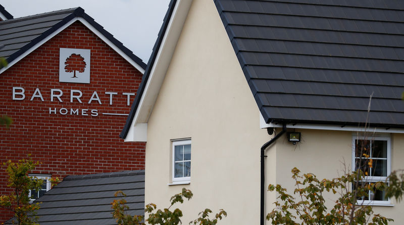 © Reuters. A company logo is seen on the side of a house at a Barratt Homes housing development near Preston