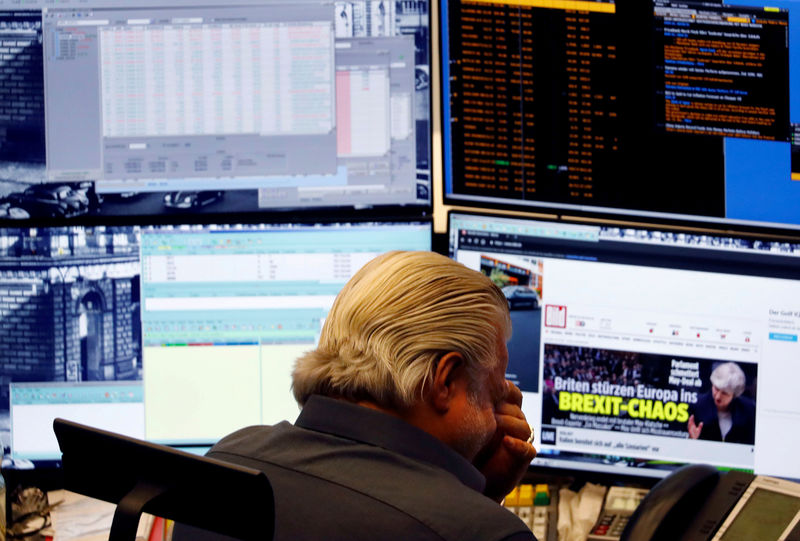 © Reuters. FILE PHOTO: Share trader reacts as he reads "Brexit chaos" at start of trading session in Frankfurt