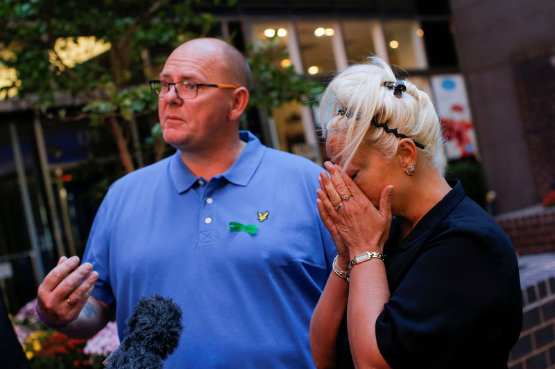 © Reuters. FILE PHOTO: Tim Dunn and Charlotte Charles, parents of British teen Harry Dunn who was killed in a car crash on his motorcycle, allegedly by the wife of an American diplomat, speak during a interview in the Manhattan borough of New York
