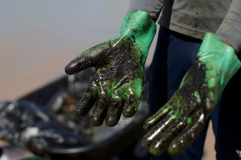 Petrobras recolhe mais de 200 t de resíduos oleosos nas praias do Nordeste