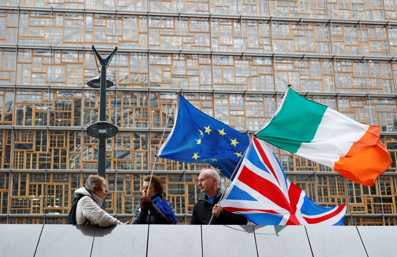 Reino Unido e UE se aproximam de acordo do Brexit, mas Johnson ainda luta por apoio do Parlamento