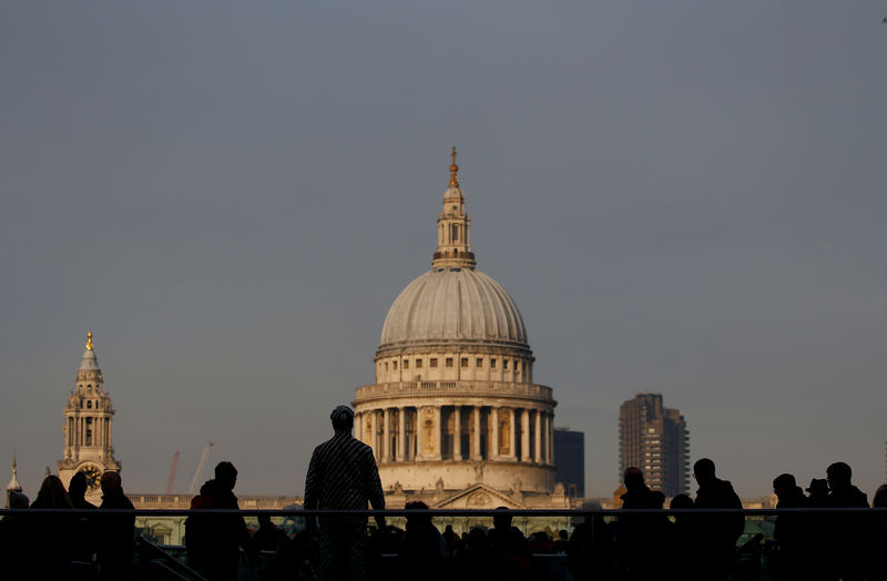 © Reuters. FILE PHOTO: Pedestrians use the Millennium Bridge on the South Bank, opposite St Paul's Cathedral, in London