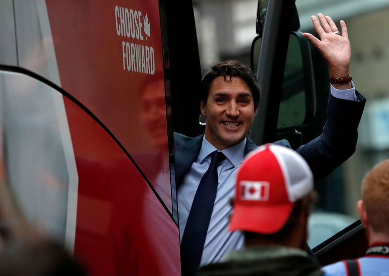 © Reuters. Liberal leader and Canadian Prime Minister Justin Trudeau waves after an interview at TVA studio as he campaigns for the upcoming election, in Montreal