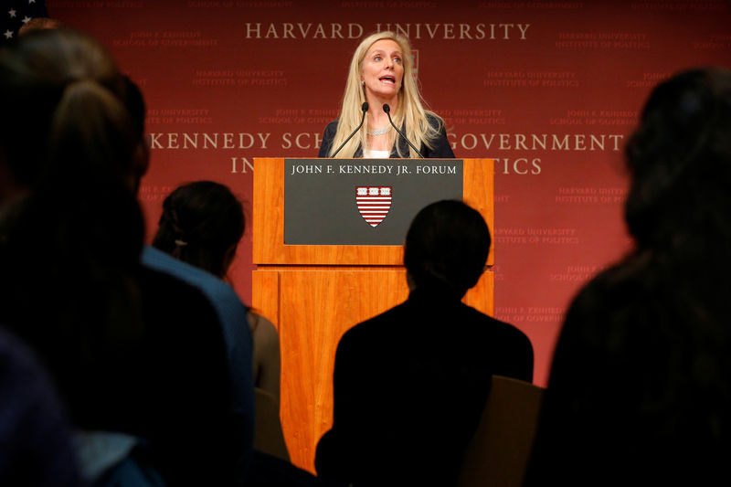 © Reuters. Federal Reserve Board Governor Lael Brainard speaks at the John F. Kennedy School of Government at Harvard University in Cambridge