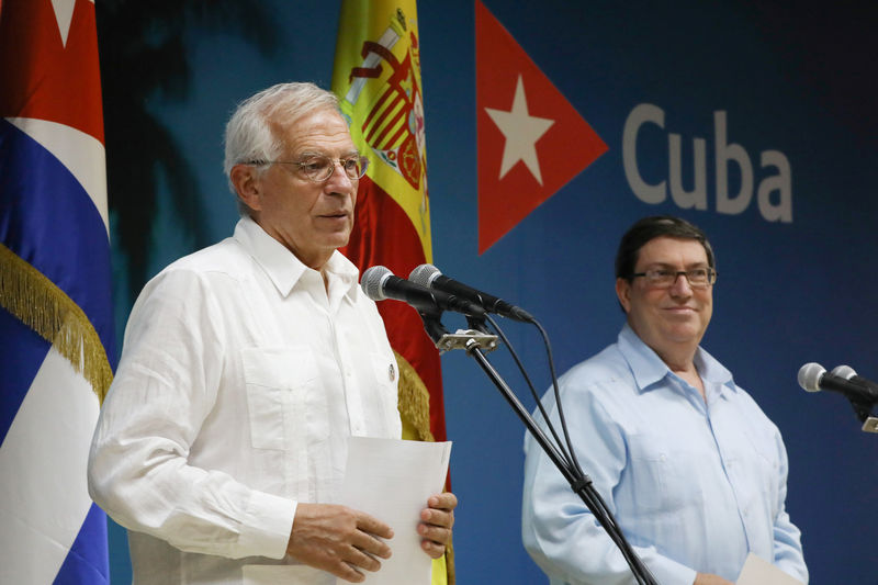 © Reuters. El canciller español, Josep Borrell, habla junto a su par cubano, Bruno Rodríguez, durante una conferencia de prensa en La Habana