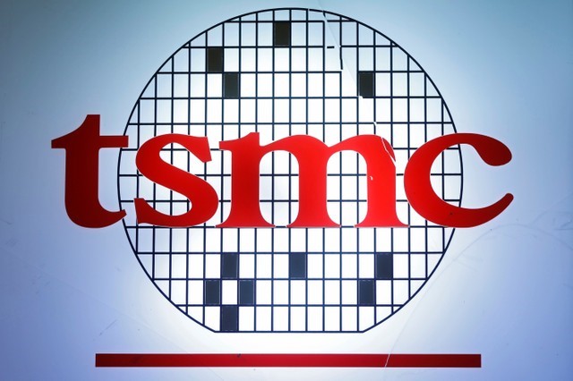 © Reuters. The logo of Taiwan Semiconductor Manufacturing Company (TSMC) is seen during an investors' conference in Taipei