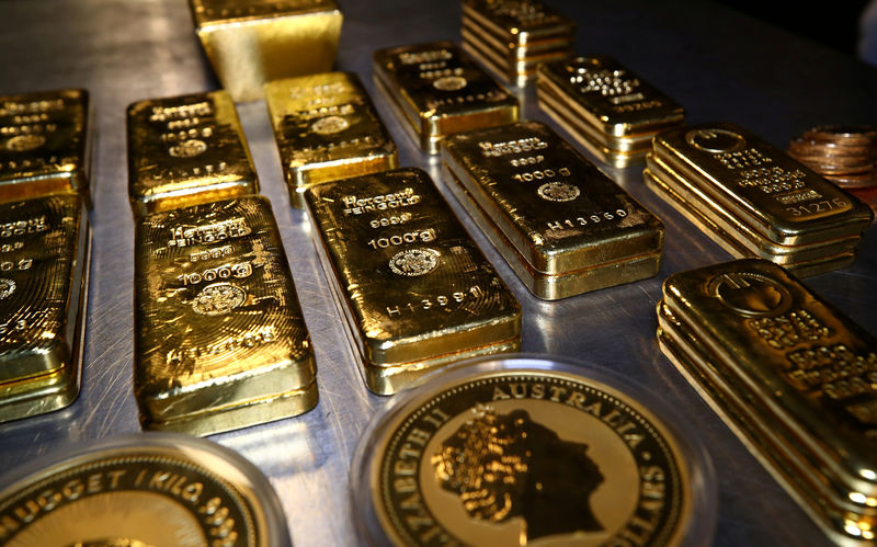 الذهب يقبع دون 1490 دولارا للأوقية مع تطلع الأسواق لمؤشرات بشأن التجارة