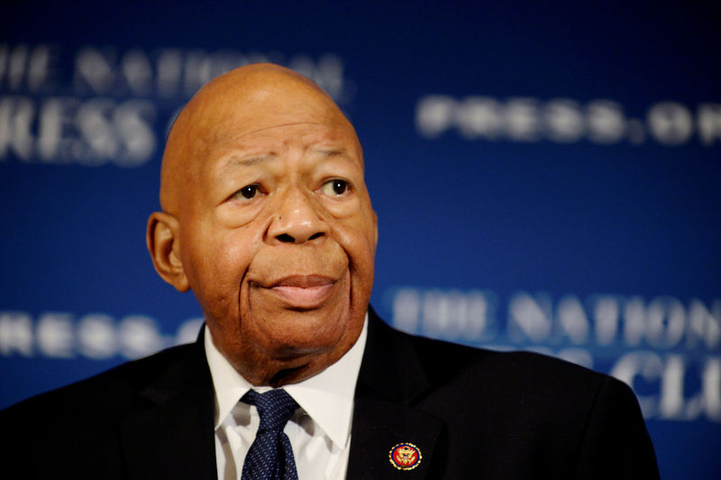 © Reuters. FILE PHOTO: House Oversight and Government Reform Chairman Elijah Cummings (D-MD) addresses a National Press Club luncheon