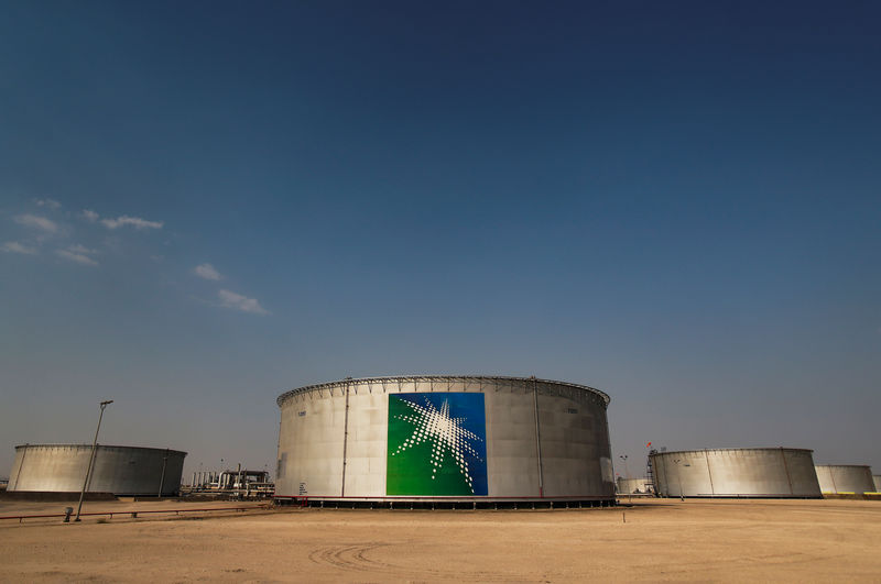Saudi Arabia plans bumper Aramco IPO, relying on easy loans and rich locals