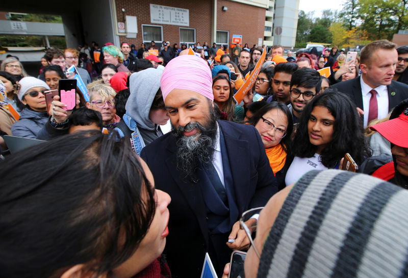 © Reuters. Canada's New Democratic Party (NDP) leader Singh makes an election campaign visit stop in Toronto