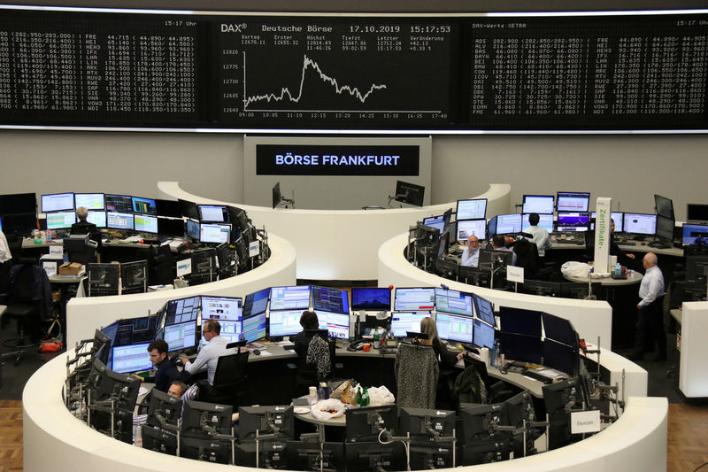 © Reuters. FILE PHOTO: The German share price index DAX graph at the stock exchange in Frankfurt