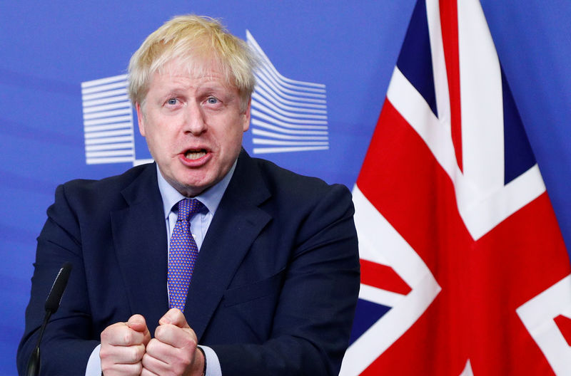 Johnson aposta tudo em votação do &quot;super sábado&quot; no Parlamento para aprovar Brexit