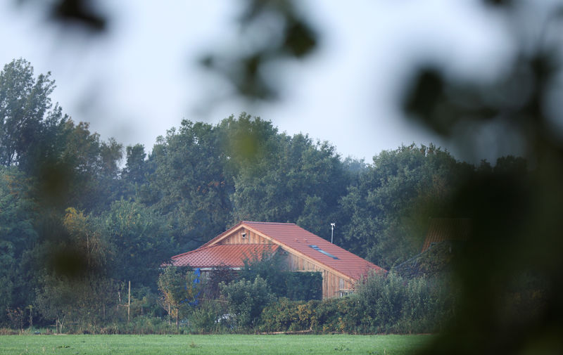 Dutch psychologists helping probe over family found locked away in room