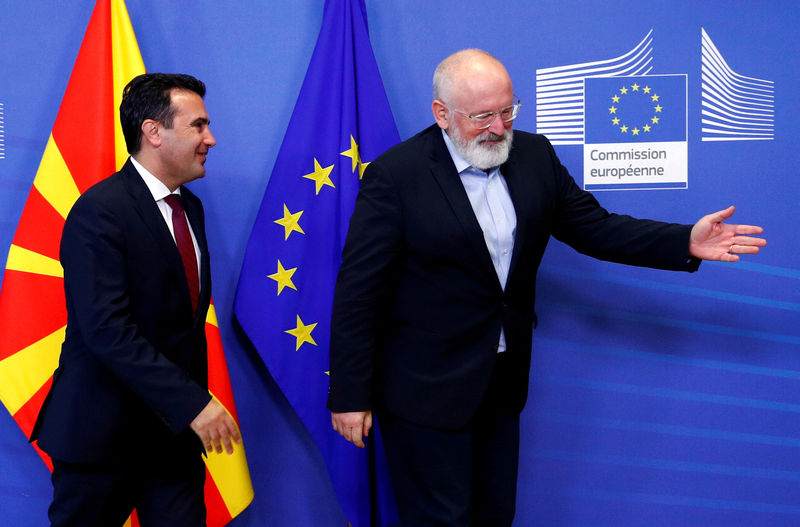 © Reuters. FILE PHOTO: Macedonian PM Zaev poses with EU Commission Vice President Timmermans in Brussels