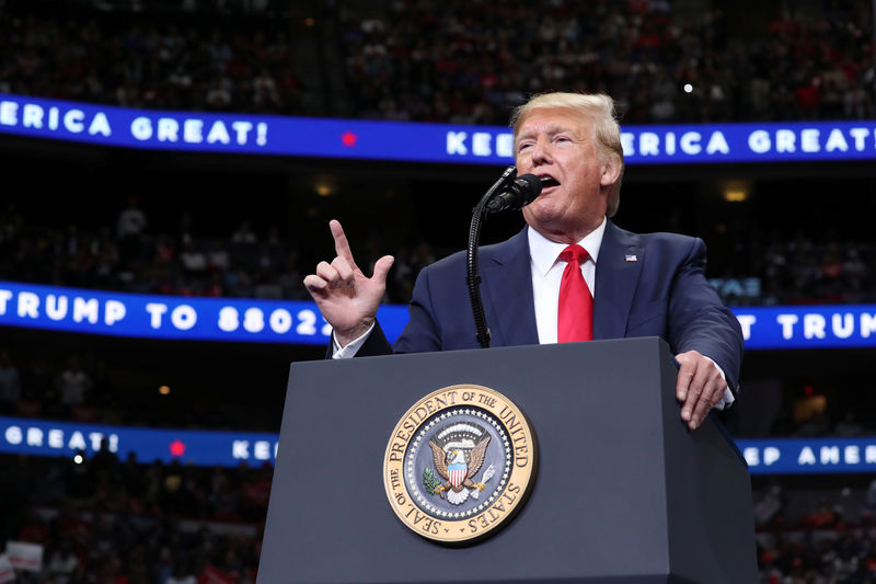 © Reuters. U.S. President Donald Trump holds a campaign rally in Dallas, Texas