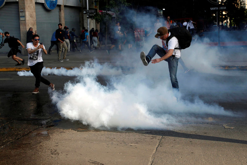 El Gobierno chileno decreta el estado de emergencia tras una jornada de fuertes protestas