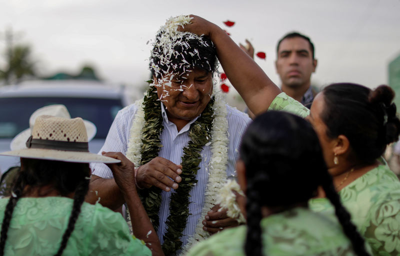 Morales lidera las elecciones en Bolivia, pero no evitaría ir a segunda vuelta