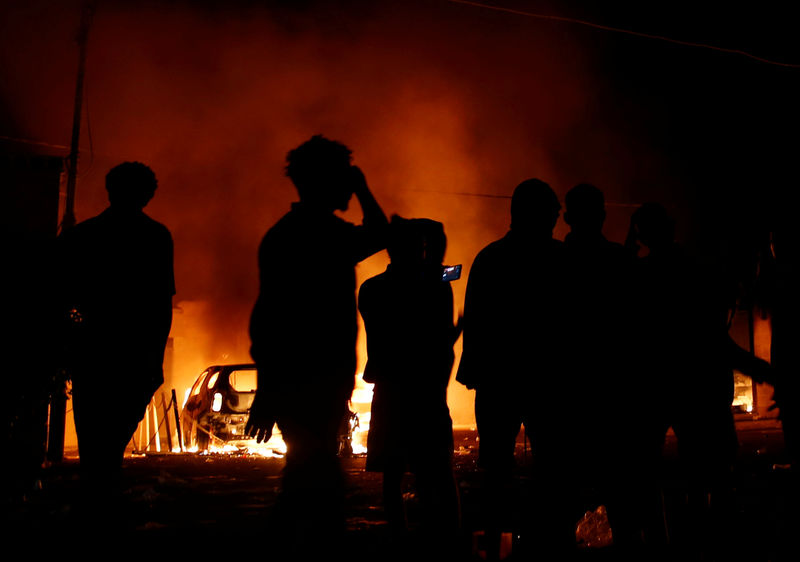 Rioting migrants torch cars, injure policeman at Maltese holding center