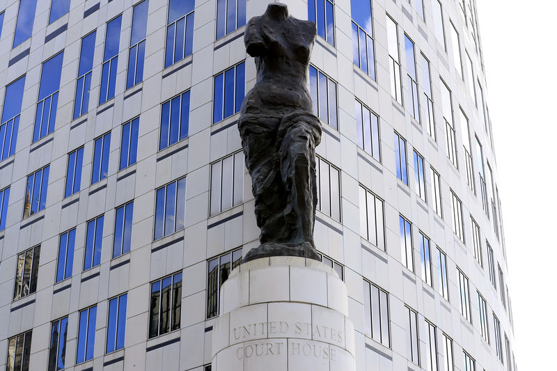 © Reuters. A view of the statue standing in front of the U.S. District Courthouse in Cleveland