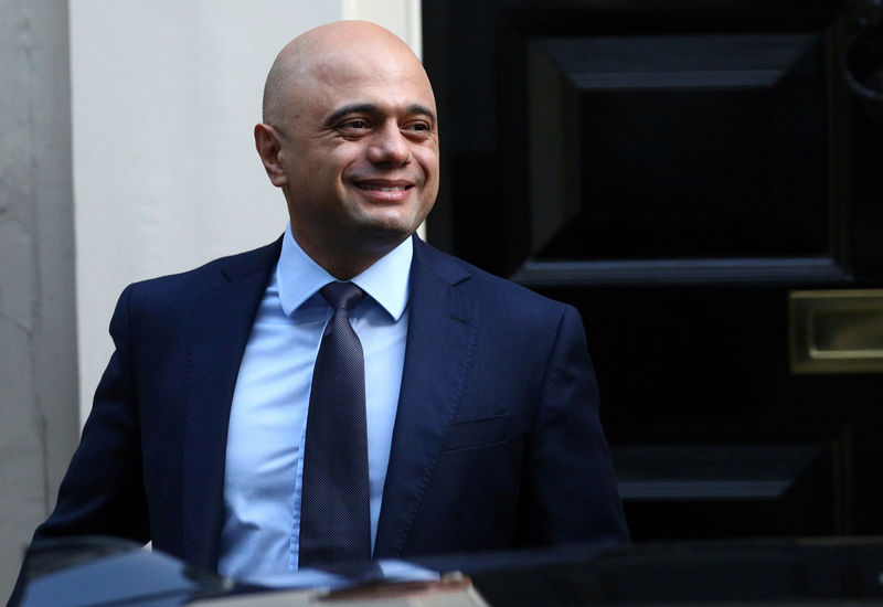 © Reuters. Britain's Chancellor of the Exchequer Sajid Javid leaves Downing Street to head for the House of Commons as parliament discusses Brexit, sitting on a Saturday for the first time since the 1982 Falklands War, in London