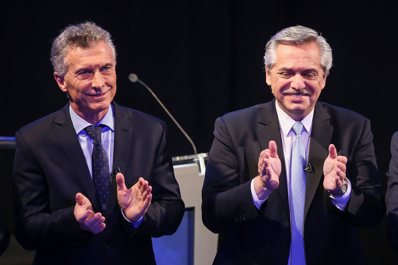 Fernández pede a governo Macri que mantenha o peso estável após eleições na Argentina