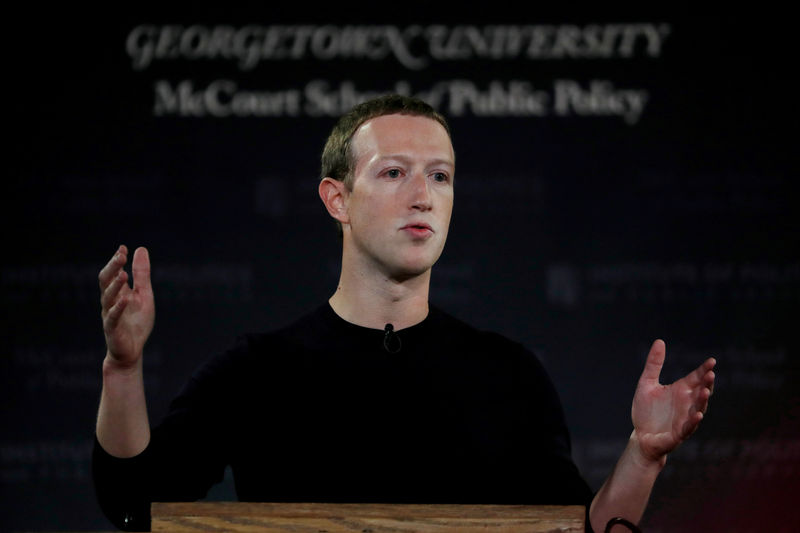 © Reuters. FILE PHOTO: Facebook Chairman and CEO Mark Zuckerberg addresses the audience in Georgetown University's Institute of Politics and Public Service in Washington