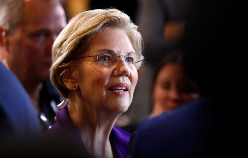 © Reuters. FILE PHOTO: Senator Elizabeth Warren does an interview in the Spin Room after the fourth Democratic U.S. 2020 presidential election debate at Otterbein University  in Westerville, Ohio