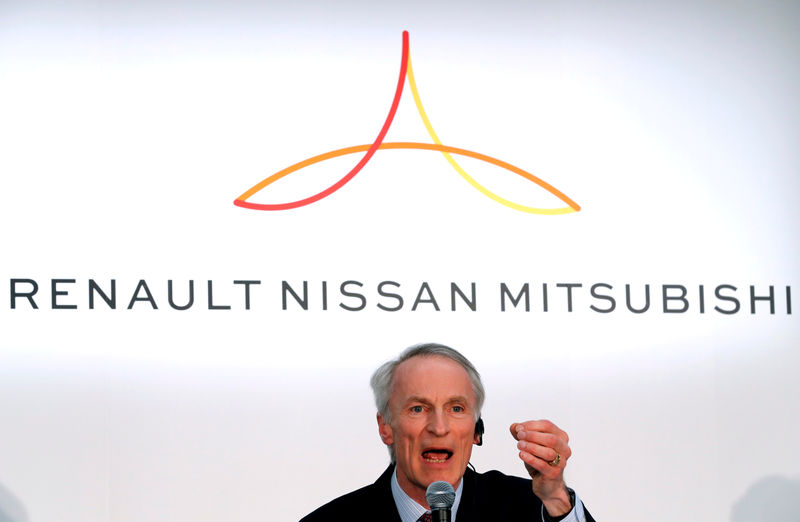 © Reuters. FILE PHOTO: Renault, Nissan and Mitsubishi chiefs hold a news conference in Yokohama