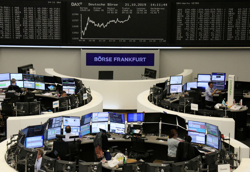 Европейские акции снизились на фоне смешанных квартальных отчетов