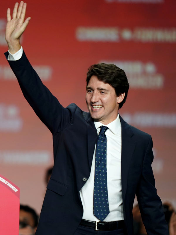 رئيس الوزراء الكندي ترودو يحتفظ بمنصبه لكن على رأس حكومة أقلية