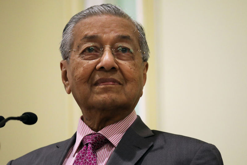Malaysia's Mahathir stands by Kashmir comments despite palm oil boycott by India traders
