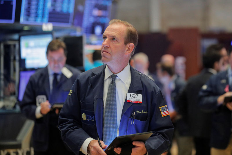 S&amp;P 500 sobe com balanços corporativos otimistas, mas Travelers pesa sobre Dow