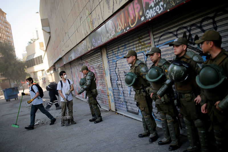 Chile tenta recuperar a calma após dias de protestos que deixaram 15 mortos