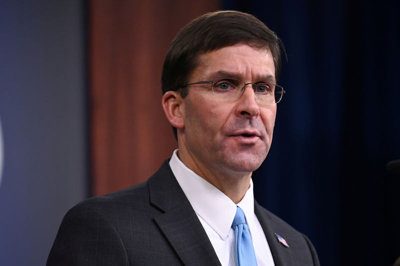 © Reuters. FILE PHOTO: U.S. Defense Secretary Esper addresses reporters at the Pentagon in Arlington