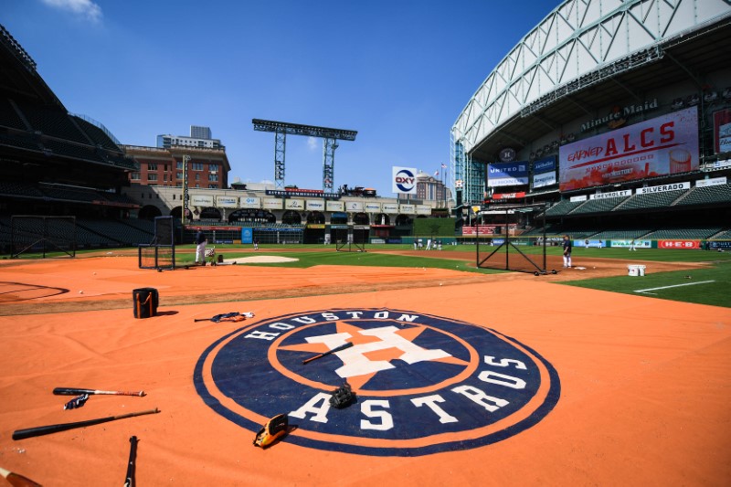 Astros executive 'deeply sorry' for inappropriate language