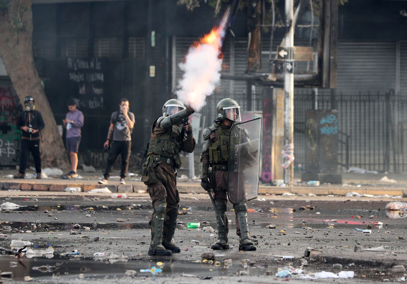 Com aumento de protestos, parlamentares do Chile pedem reformas sociais