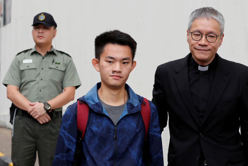 © Reuters. Chan Tong-kai, a Hong Kong citizen who was accused of murdering his girlfriend in Taiwan last year, leaves from Pik Uk Prison, in Hong Kong