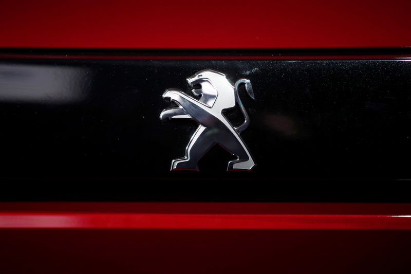 © Reuters. The Peugeot logo is pictured on the new Peugeot 508 before a news conference of PSA Group to announce the company's 2017 annual results at their headquarters
