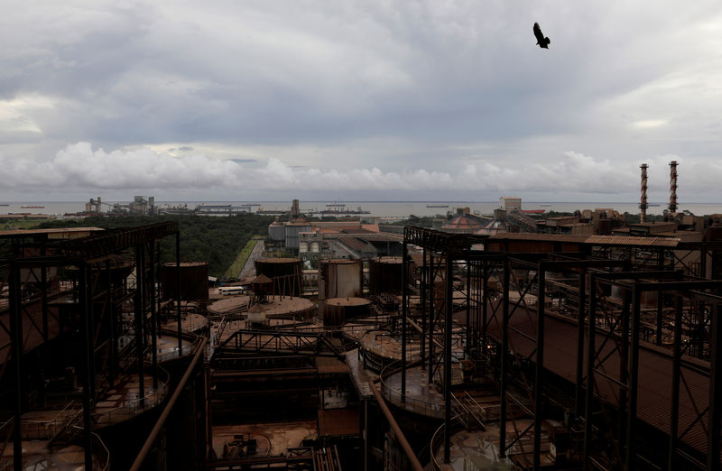 © Reuters. FILE PHOTO: A view of alumina refinery Alunorte, owned by Norwegian company Norsk Hydro ASA, in Barcarena, Para state, northern Brazil