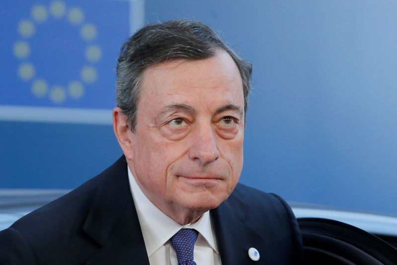 © Reuters. FILE PHOTO: ECB President Draghi arrives at a European Union leaders summit in Brussels